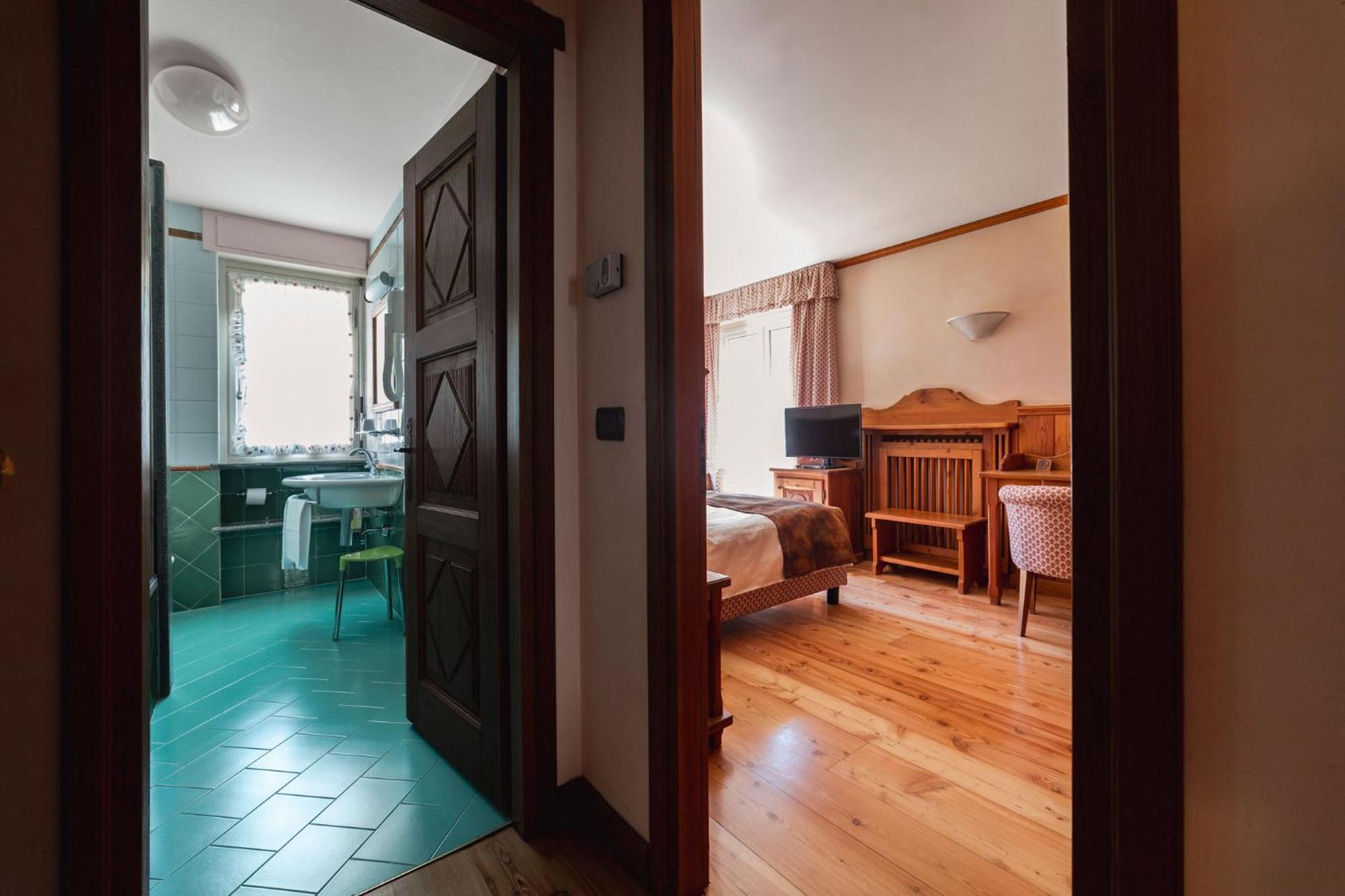 Bouton D'or - Courmayeur
